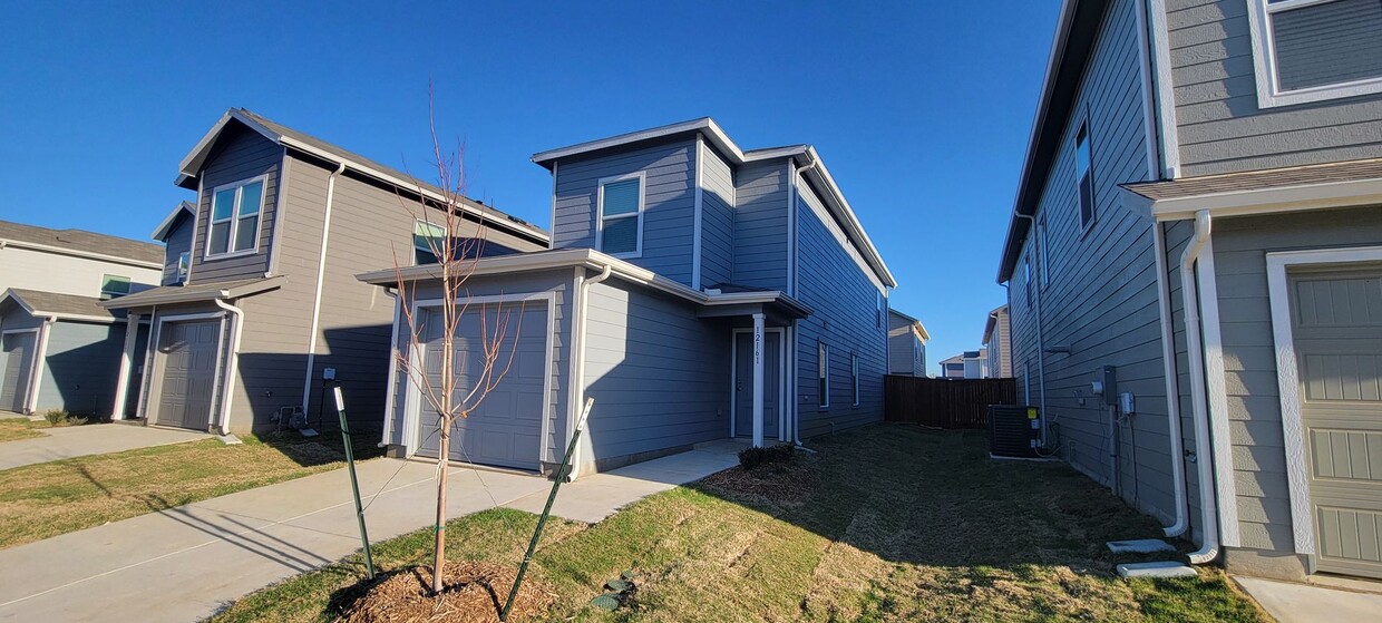 Primary Photo - NEWLY BUILT 3 bedroom 2.5 Bath *1.5 MONTHS...
