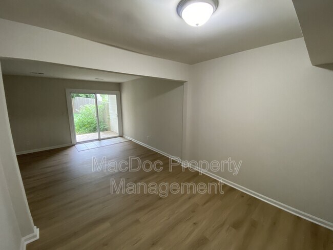 Foto del edificio - 531 Olde Greenwich Cir