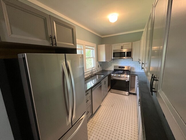 Building Photo - Varsity Management