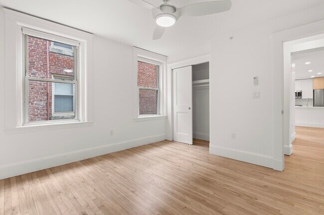 Foto del edificio - 26 Bradlee Rd
