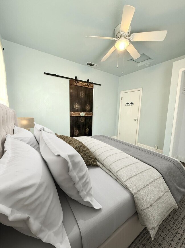 Building Photo - *Charming 2 Bedroom Home in Roseville’s Historic District with Bonus Detached Space*