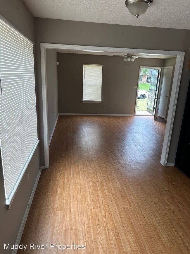 Building Photo - 3 br, 2 bath House - 3450 Mayfair Road