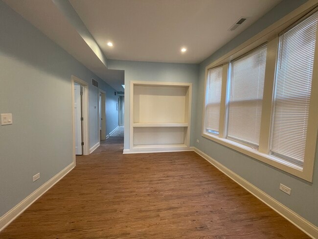 Building Photo - 1353 S Springfield Ave