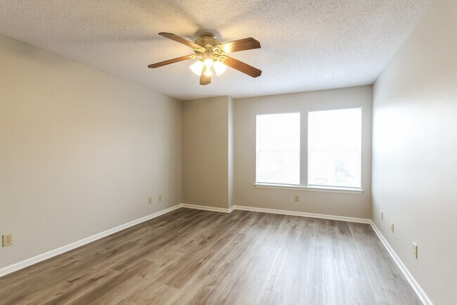 Foto del edificio - 2349 Collins Way