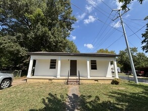 Building Photo - 111 E Cherry St