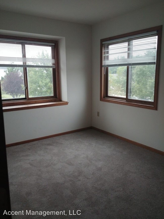Building Photo - 161-169 Talon Pl