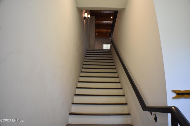 Building Photo - 23-B2 Market