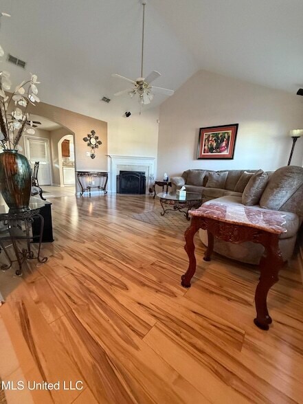 Foto del edificio - 11341 Fairfield Ln