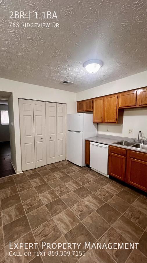 Foto del edificio - 763 Ridgeview Dr