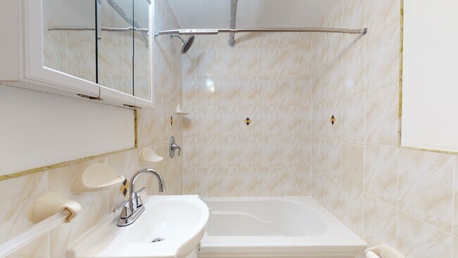 Building Photo - 134 Saint James Pl