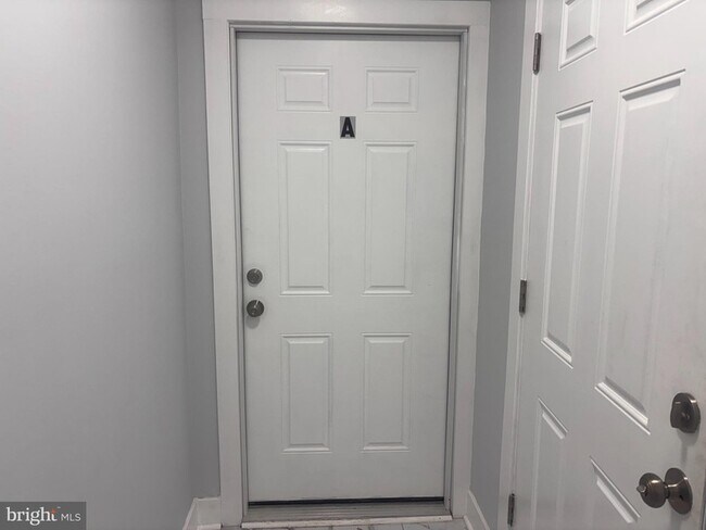 Foto del edificio - 308 Whitehall Rd