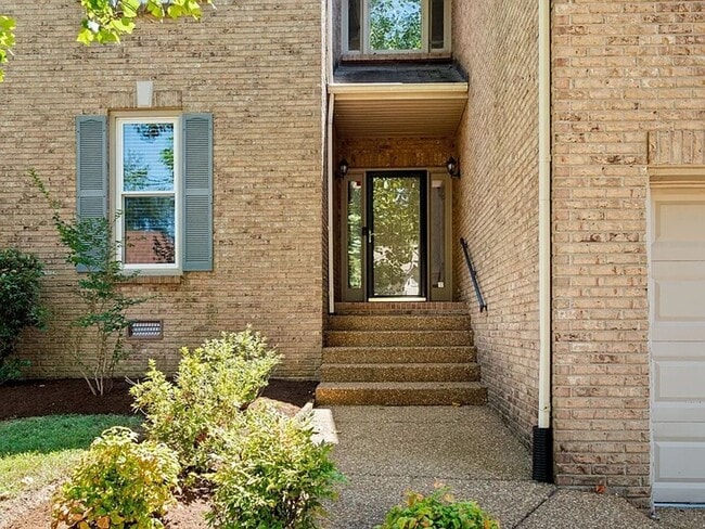 Building Photo - Great 4BR Bellevue Home
