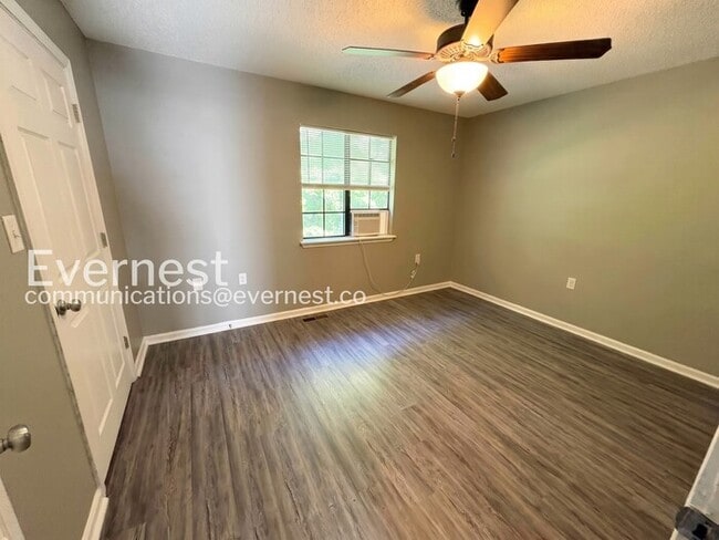 Building Photo - 1800 Labette Manor Dr