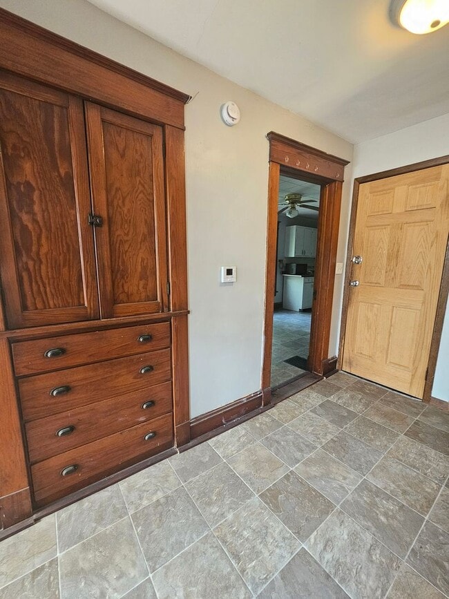 Building Photo - 1603 W 10th St