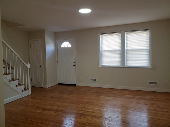 Building Photo - 2753 Pelham Ave