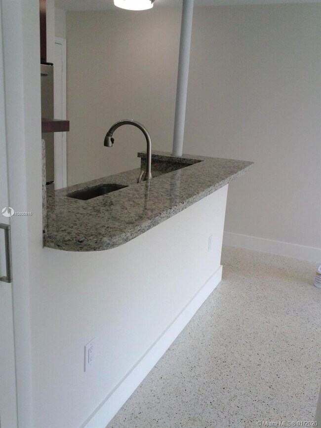 Foto del edificio - 1793 SW 5th St