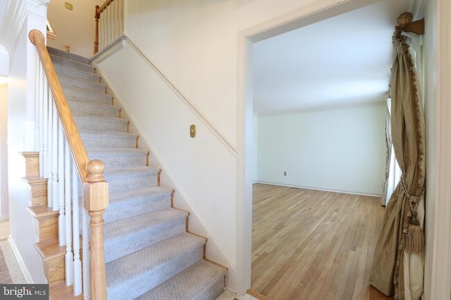 Building Photo - 8519 Electric Ave