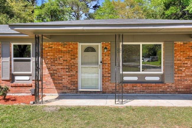 Building Photo - 3607 Massiot Dr