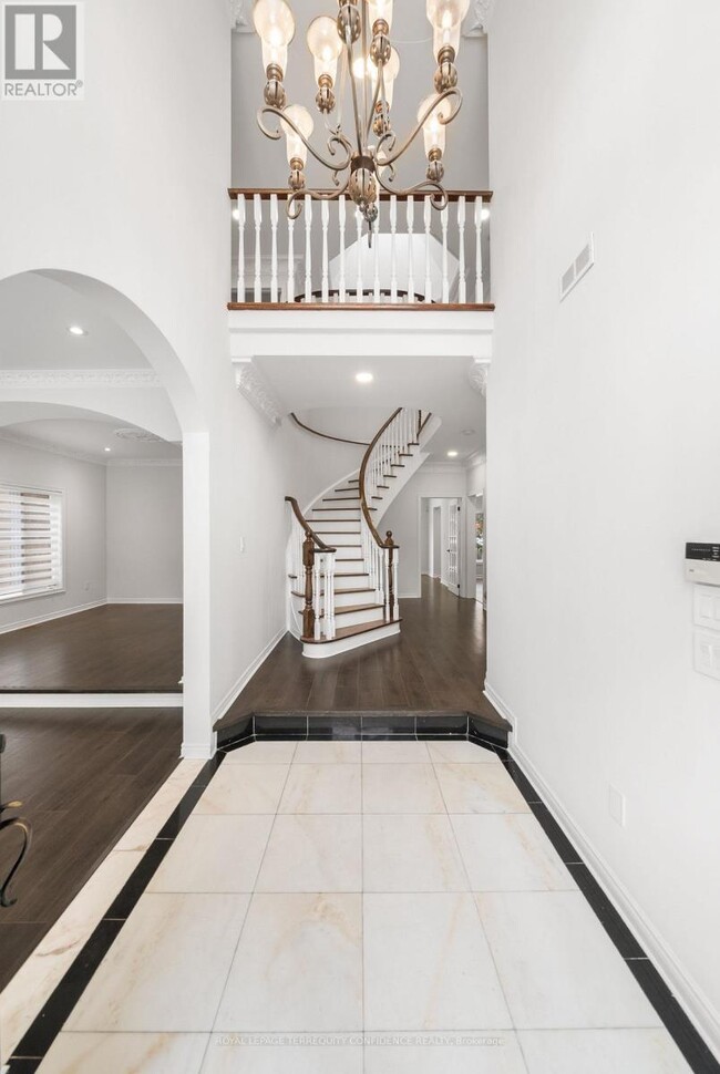 Building Photo - 366 Hounslow Ave