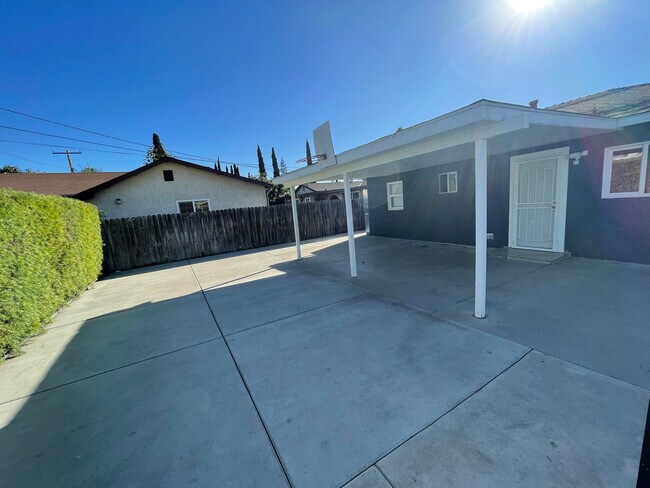 Building Photo - 920 Arnold Dr