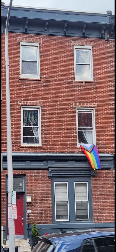 Primary Photo - 2037 Christian St