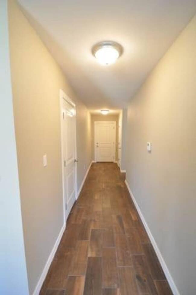 Building Photo - Great 4 Bedroom home in Convenient Location