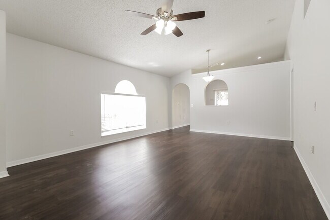 Building Photo - 120 Placid Woods Ct