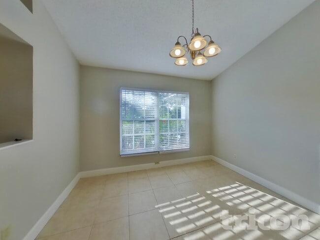 Building Photo - 19203 Sunlake Blvd