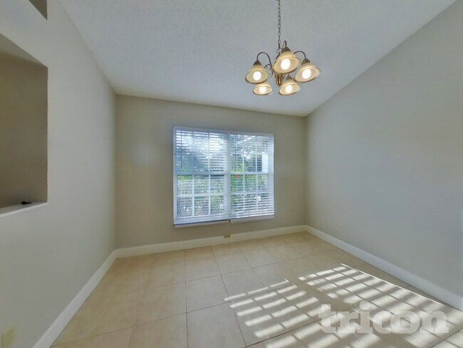 Foto del edificio - 19203 Sunlake Blvd