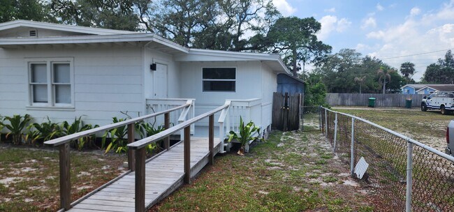 Building Photo - 1648 Guava Ave