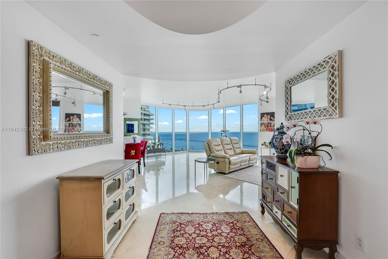 Foto principal - 300 South Pointe Dr