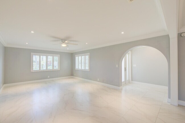Building Photo - 2603 NE 35th St