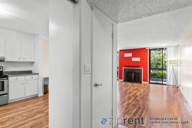 Building Photo - 651 Port Dr
