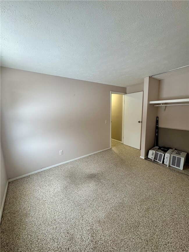 Building Photo - 5 Bramblewood Ln