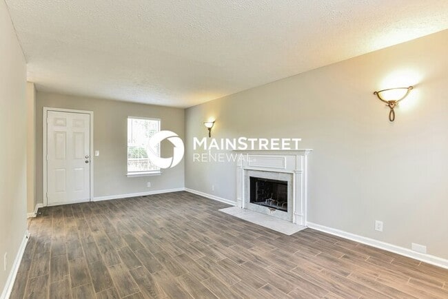 Building Photo - 3 Bedroom Pet-Friendly Home in OLD HICKORY...