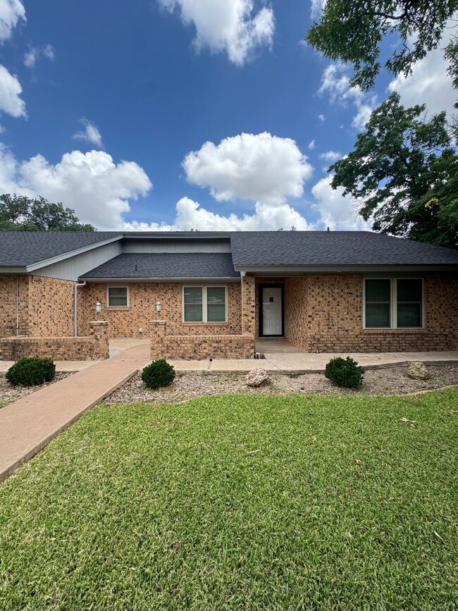 Building Photo - 3330 Briargrove Ln