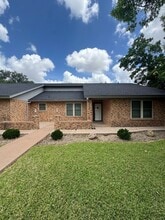 Building Photo - 3330 Briargrove Ln