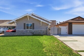 Building Photo - 10788 Mercer Ave