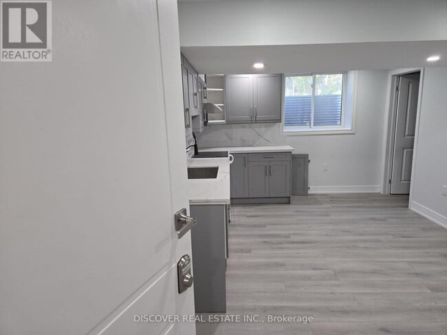 Building Photo - 186 Floradale Dr