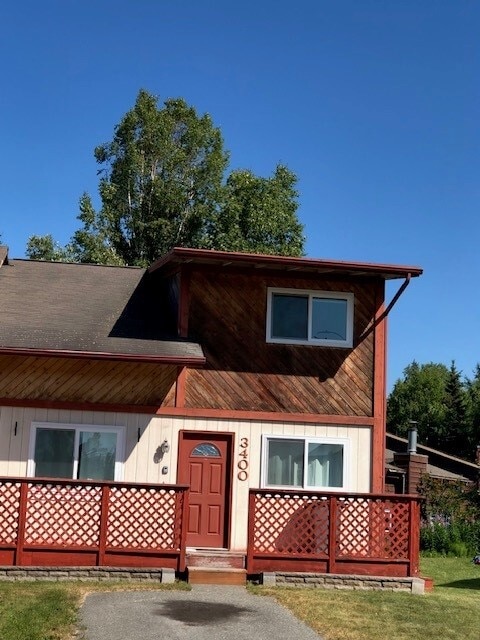 Front side w/small deck - 3400 Grissom Cir