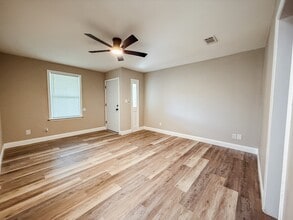 Building Photo - 9881 Guidy Ln