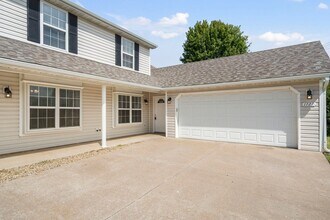 Building Photo - 1725-1727-1727 Louise Cir