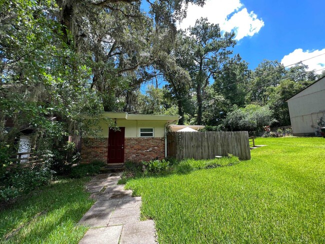 Building Photo - 1427 Fisher Ln