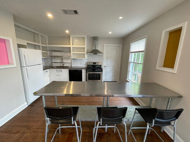 Building Photo - 4600 Mount Vernon Dr