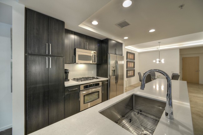 Building Photo - 7151 E Rancho Vista Dr