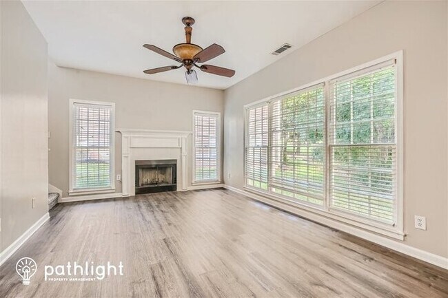 Foto del edificio - 6948 Waters Edge Drive, Stone Mountain, GA...