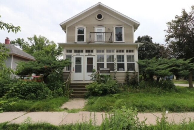 Building Photo - 800/802 Doty Street - 201/203 Jackson St. ...
