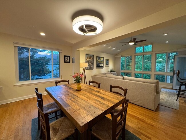 Building Photo - Fantastic 5 Bed 3 Bath Single Family Home ...