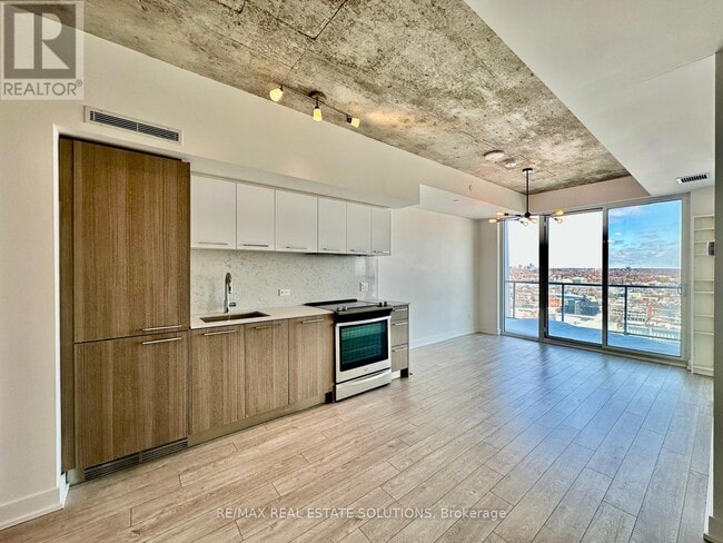 Photo du bâtiment - 15 Baseball Pl