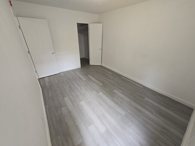 Building Photo - 202 Northcrest Cir